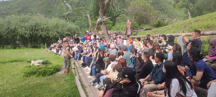 Almaty: Falconry show and Big Almaty Gorge - Alma-Arasan: the first mountain stop