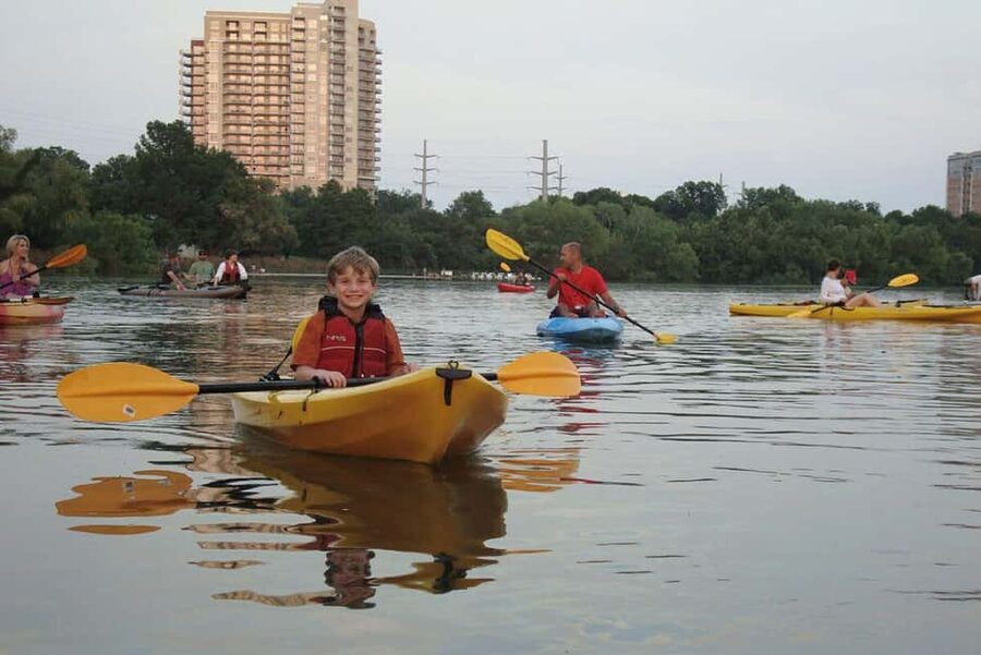 Austin: Kayak and Canoe Rental on Lady Bird Lake - The first strokes on Lady Bird Lake