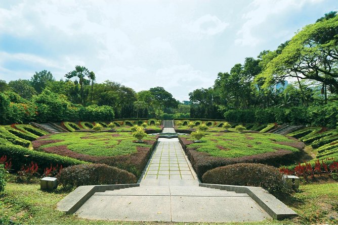 Bird Park & Butterfly Farm Nature Include All Entrance Tour From Kuala Lumpur - Kuala Lumpur Bird Park: birds at walking distance