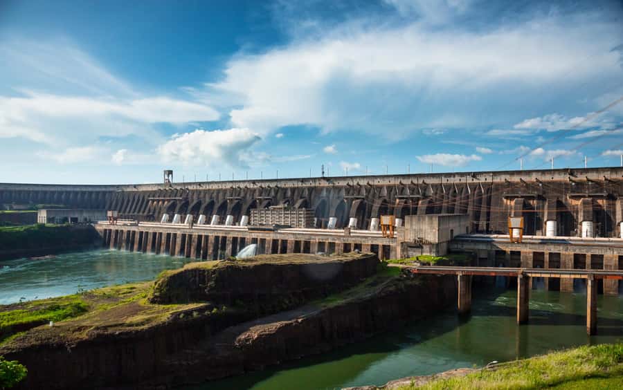 Brazilian Falls, Bird Park and Itaipu Dam - Two hours among Brazilian birds