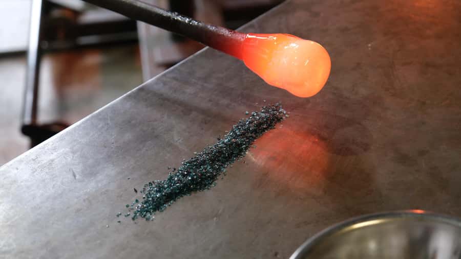 Canberra Glassblowing Experience: Make Your Own Bird - Dress carefully for the hot studio