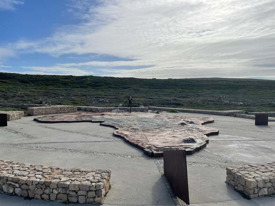 Cape Town: Cape Agulhas and Stony Point Penguin Tour - Stony Point: African penguins without the Boulders Beach crowds