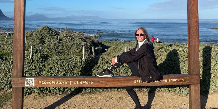 Cape Town: Cape Agulhas and Stony Point Penguin Tour - Cape Agulhas lighthouse, marker, and ocean meeting point
