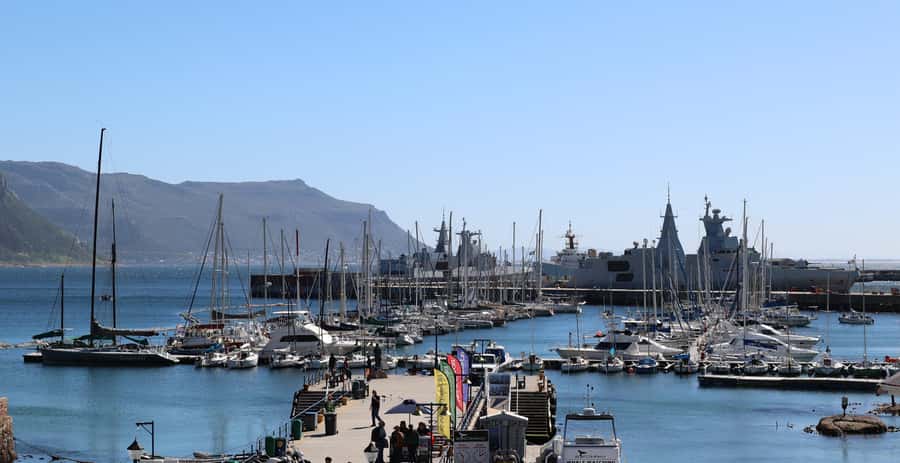 Cape Town: Table Mountain, Penguins & Cape Point Group Tour - Table Mountain puts Cape Town into perspective