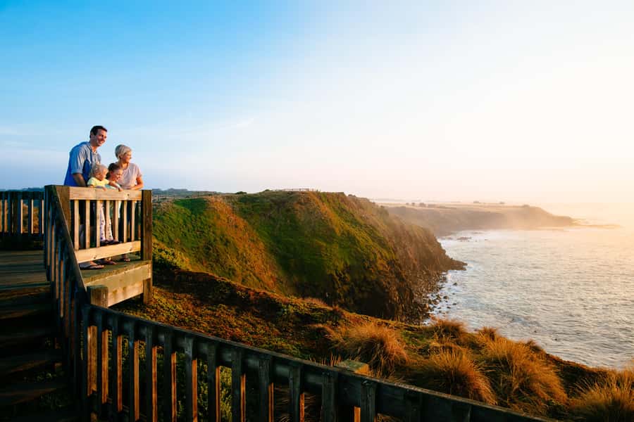 From Melbourne: Phillip Island Penguin Parade & Koalas Tour - Cowes gives you the needed dinner break