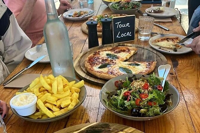 From Phillip Island: Wine and Wildlife Tour with Penguin Parade - Pizza, salads, fries, and an easygoing meal