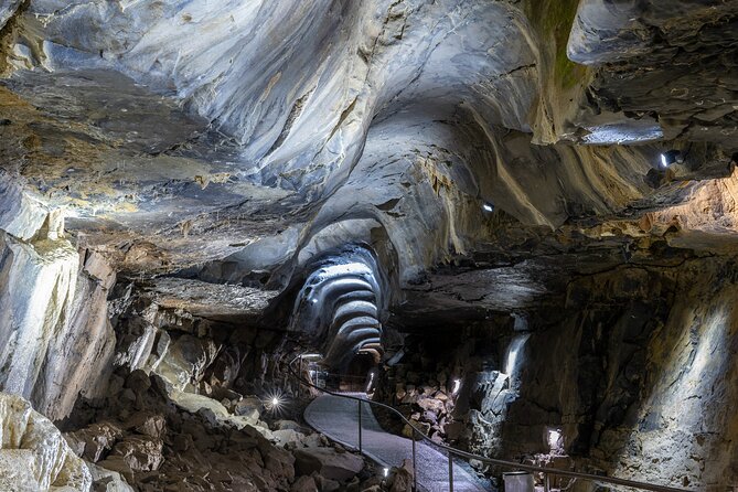 Guided Tour of Aillwee Cave and Visit to the Birds of Prey Centre - Why the guide matters underground