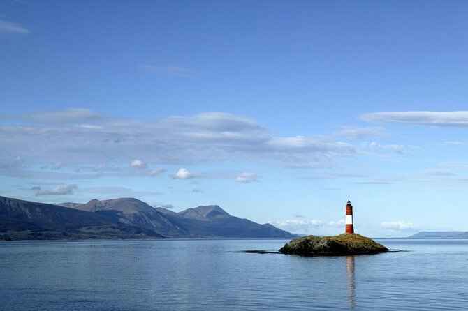 Martillo Island: Boat Trip to the Penguin Colony & Beagle Channel - What this Ushuaia penguin cruise really offers