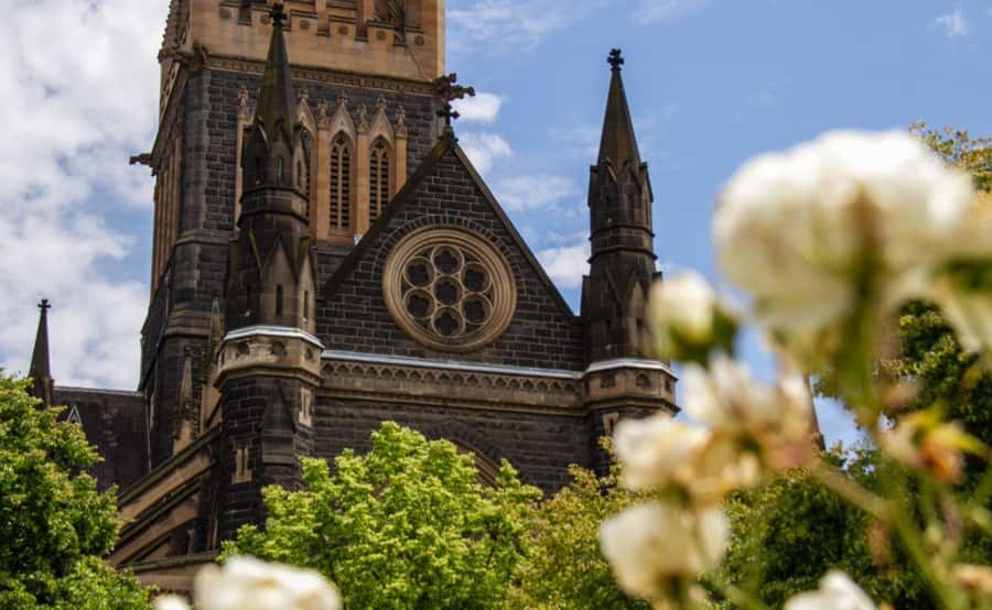 Melbourne Magic: City Highlights and Penguin Parade Tour - Lunch in Melbourne before the island run
