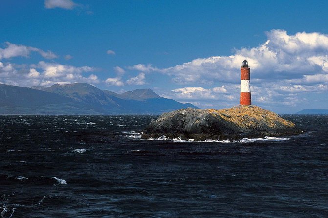Navigate through the Beagle Channel: Seal, Bird & Penguin Islands - Los Lobos Island and the sea lion colonies