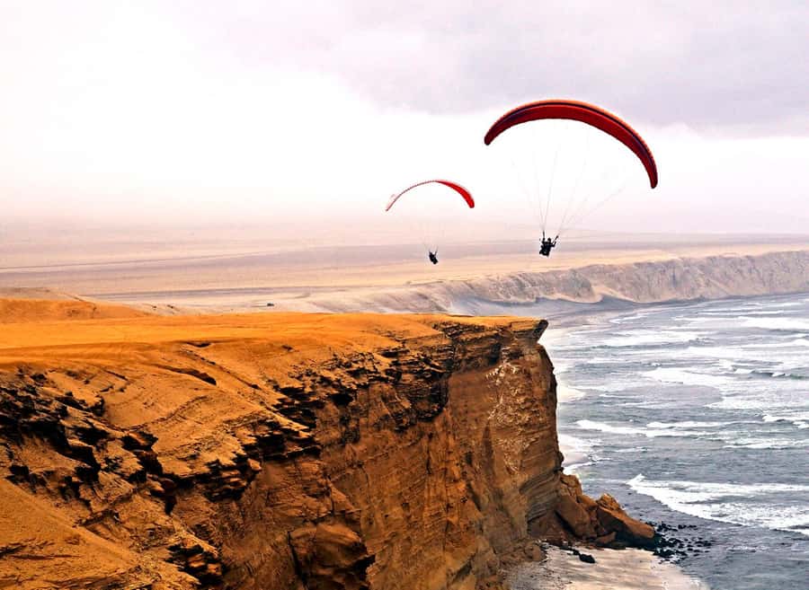Paracas : Paragliding - Fly Like a Bird - Why the morning matters