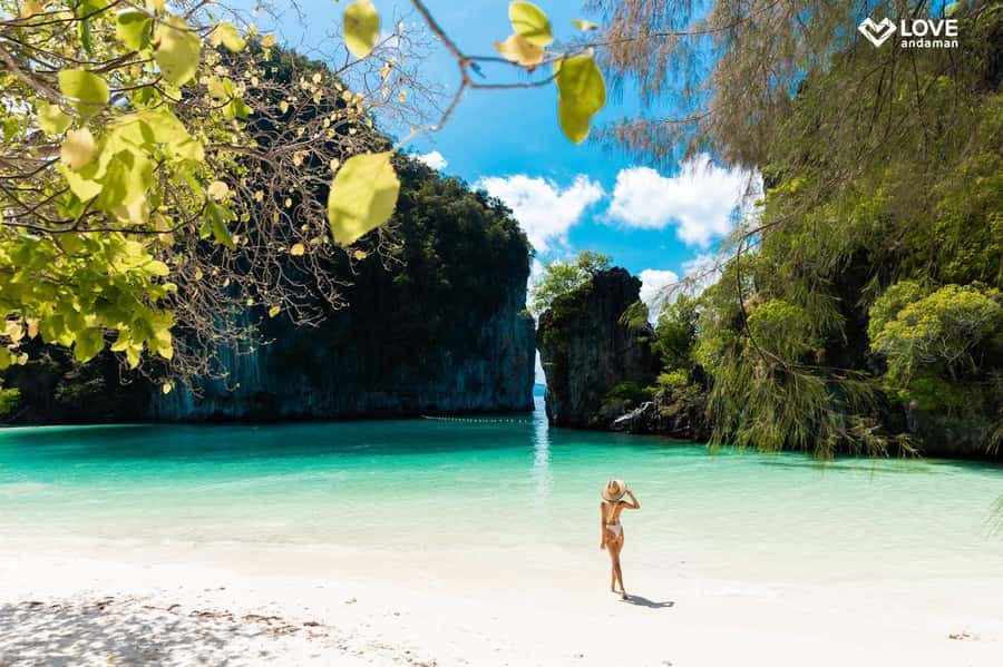 Phuket: Early-Bird James Bond, Hong, Naka Noi Boat Tour - James Bond Island is famous for a reason