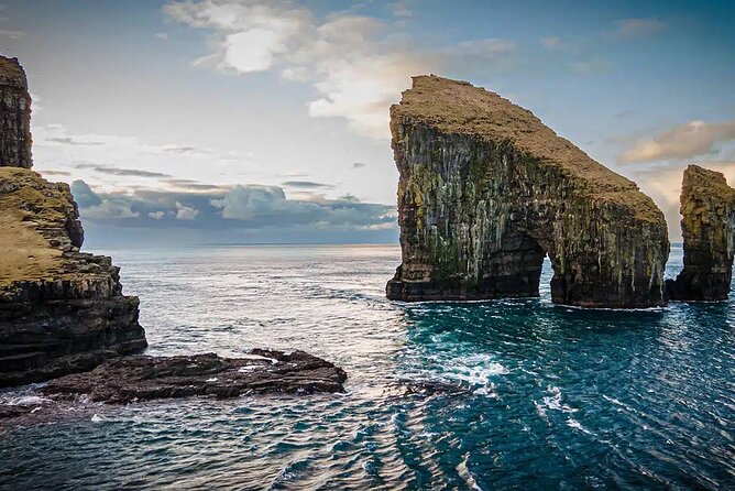 Puffin Safari Boat Tour - Drangarnir: the arch that frames Vágar