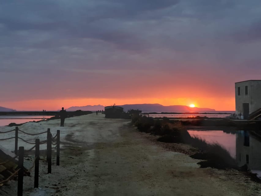 Trapani: Salt Pans Sunset Tour and Flamingo Way - Salina Calcara and the old windmill tradition