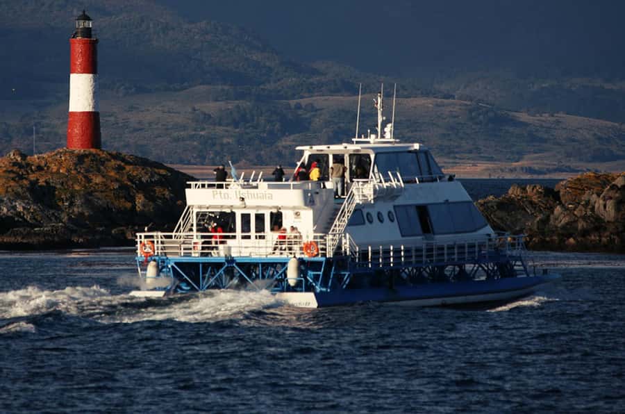 USHUAIA | Navigation: Sea Lions, Birds and Lighthouse - Sea Lion Island and the loudest wildlife stop