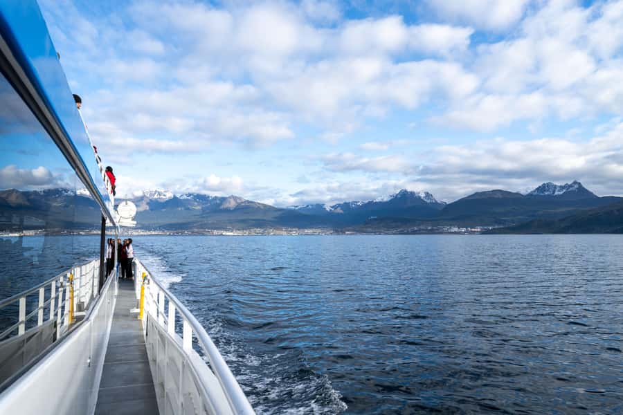 USHUAIA | Navigation: Sea Lions, Birds and Lighthouse - Les Éclaireurs Lighthouse and the Monte Cervantes story